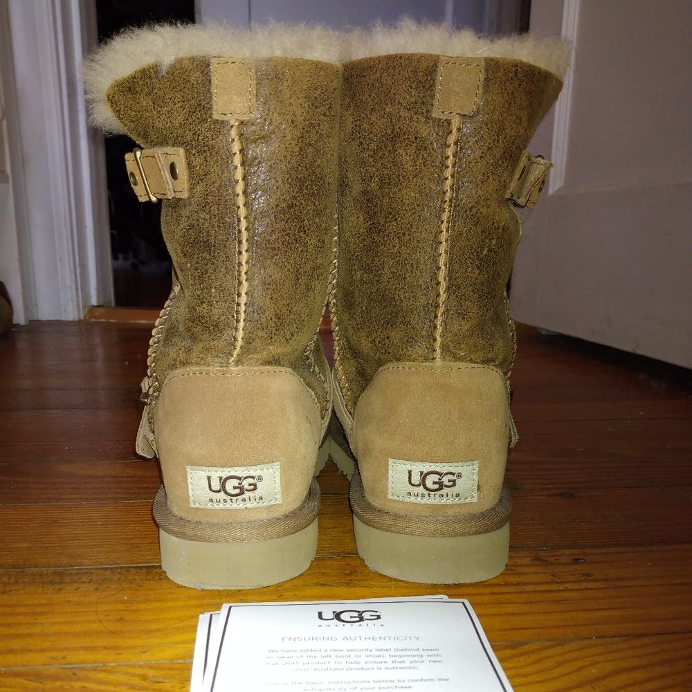 UGG Dylyn Boot - Like New - Picture 6 of 9